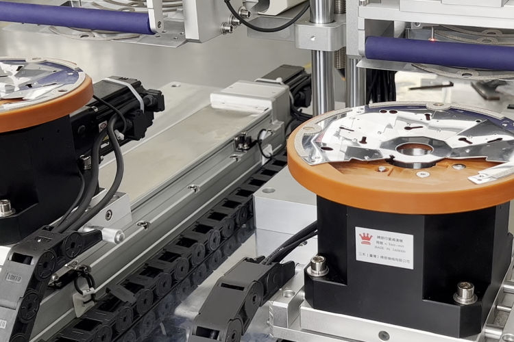 雙通道貼膜機如何實現(xiàn)“零缺陷”生產(chǎn)？自動貼膜機工廠